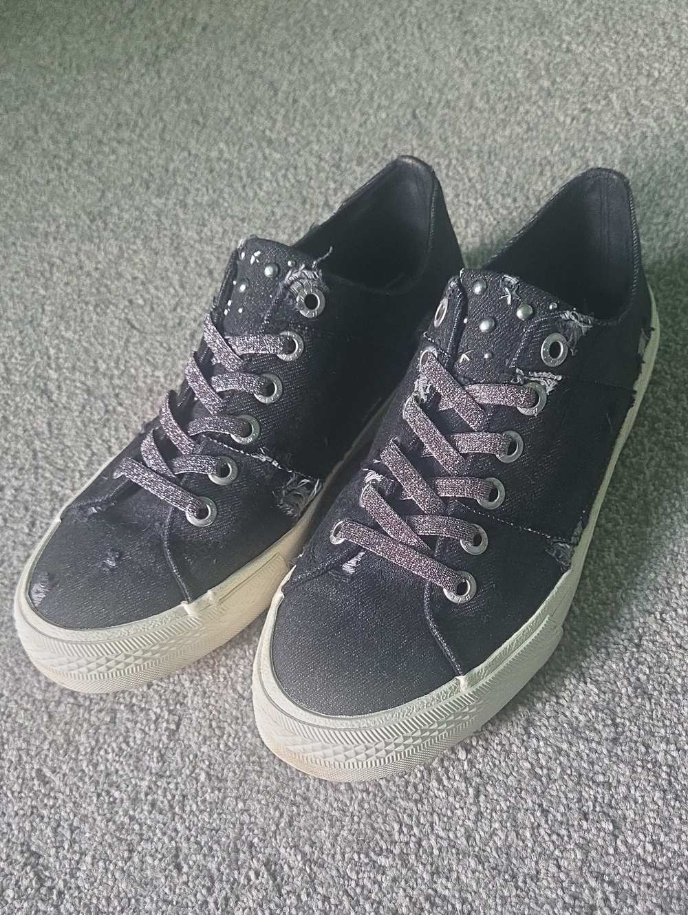 Blowfish Malibu Black Canvas Low-Top Sneakers with Sparkle Laces